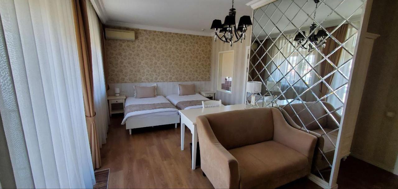 De Gaulle Boutique Hotel Kharkiv Eksteriør bilde